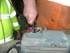 keith_wiring_up_for_earth_loop_test__2_.JPG